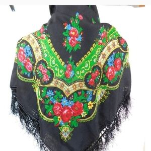 NWOT  Babushka wool floral  travel scarf wrap with fringe
